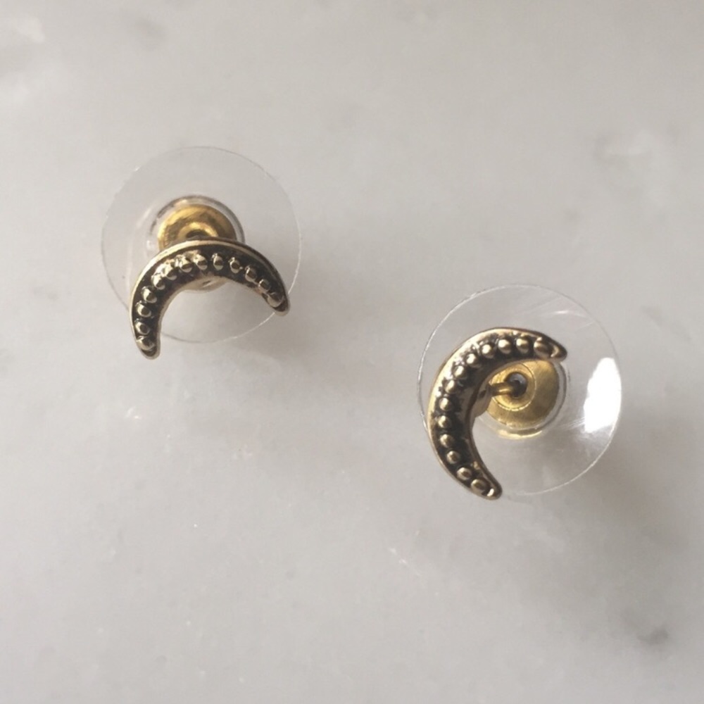 💥LAST ONE💥 Gold Crescent Moon Earrings - Picture 5 of 7